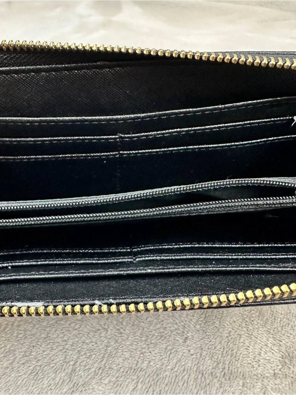 Fossil Black Cowhide Leather Zip Around Wallet Gold Hardware Pebbled Clutch